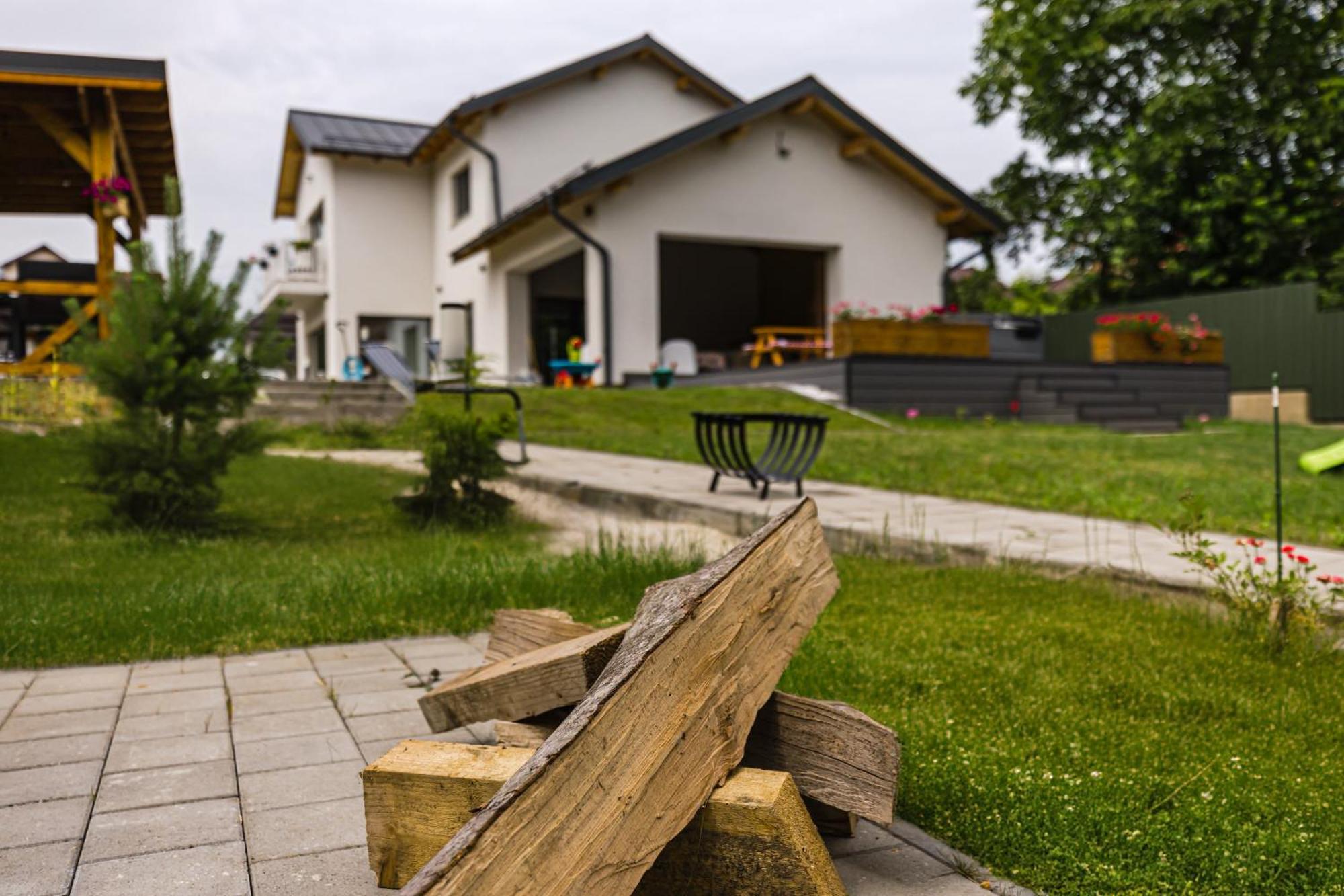 Ioanaguesthouse Турда Экстерьер фото